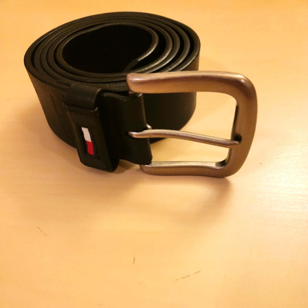 Tommy Hilfiger men's belt size 42 good condition width 1,5 inch